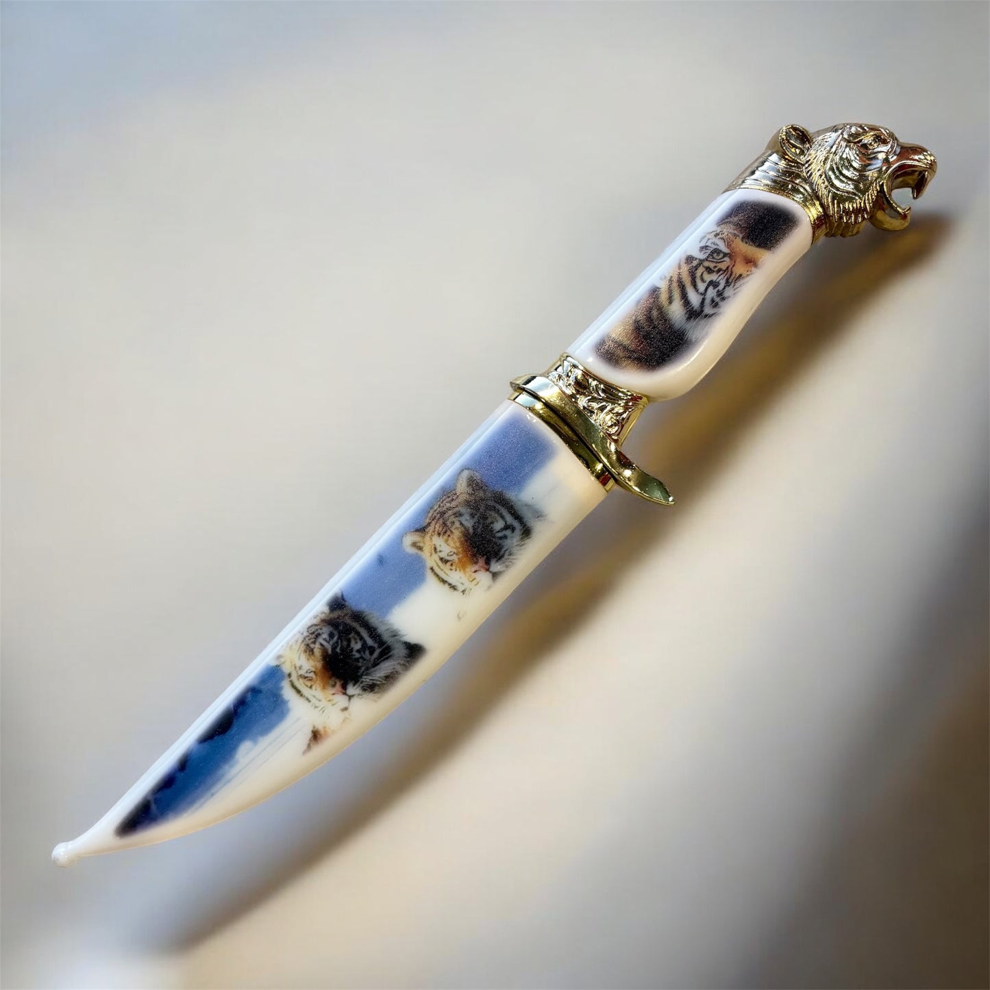 Tiger Crest Royal Dagger