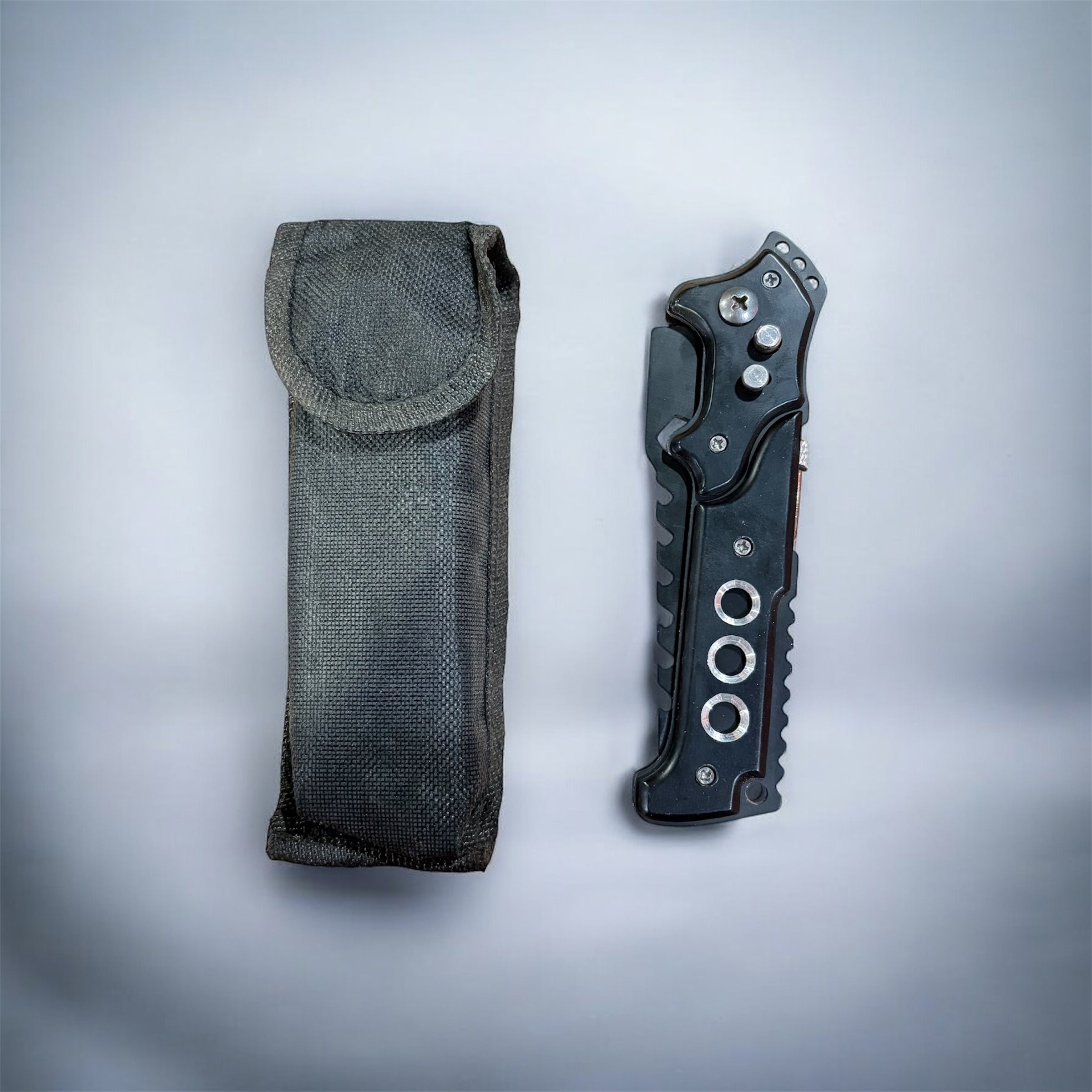 Folding Knife’s Black Colour ￼